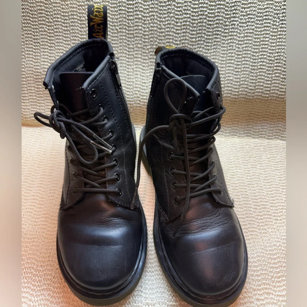 Dr. Martens 1460 Junior boots in a Monochrome Black 2